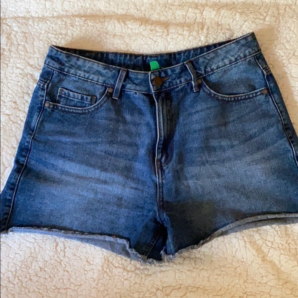 Curvy, high rise jean shorts!